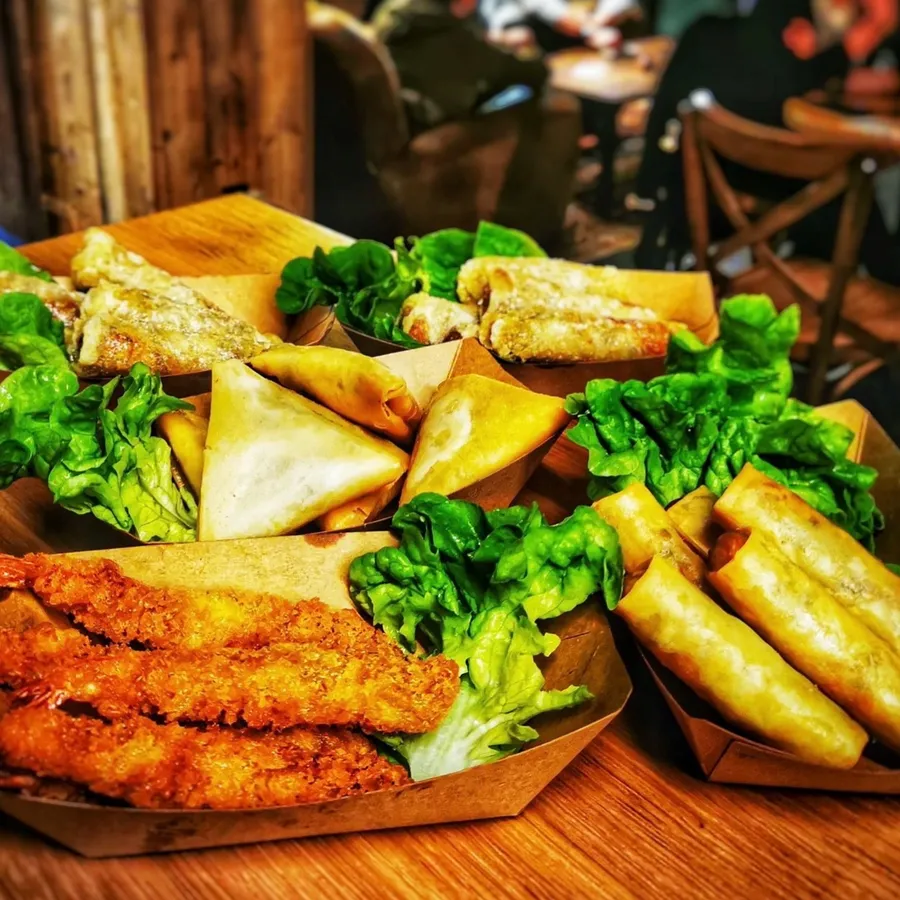 Assortiment de nems, samosa & tempura — spécialité traiteur asiatique de La Cuisine de Carmen