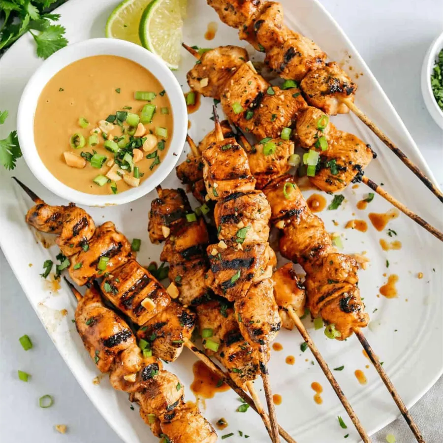 Satay de poulet — spécialité traiteur asiatique de La Cuisine de Carmen