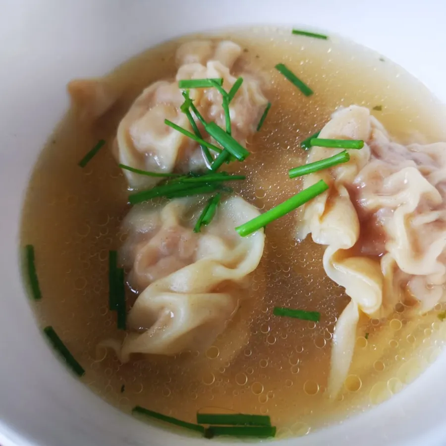 Wonton porc & crevette en soupe — spécialité traiteur asiatique de La Cuisine de Carmen